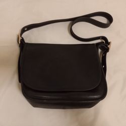 Vintage Coach,black leather Patricia's Legacy, crossbody bag. hard to find, excellent condition.
