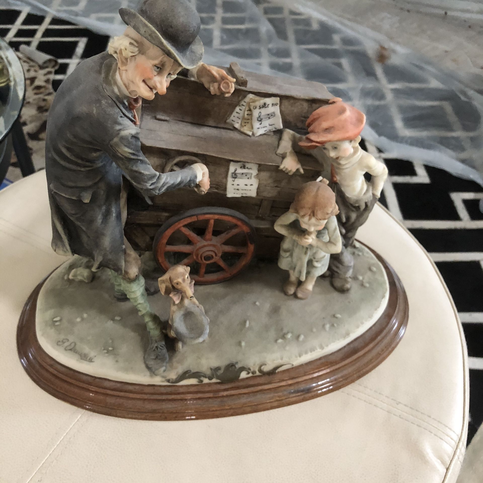 Sculpture of resin