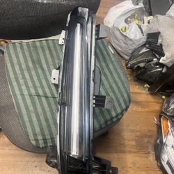 2022-24 ESCALADE RIGHT DAYTIME RUNNING LIGHT 