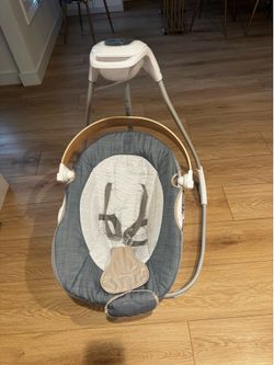 Ingenuity SimpleComfort Compact Baby Swing, Rotating Seat Swings in 3 Directions, 6 Speeds, 8 Melodies & 3 Nature Sounds, Ages 0-9 Months, Up to 20 Po