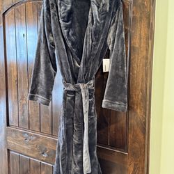 New With Tags Plush Grey Bathrobe