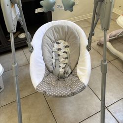 Graco Slim Spaces Compact Baby Swing 