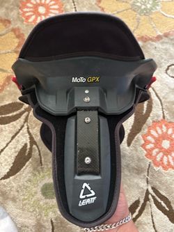 Leatt neck brace