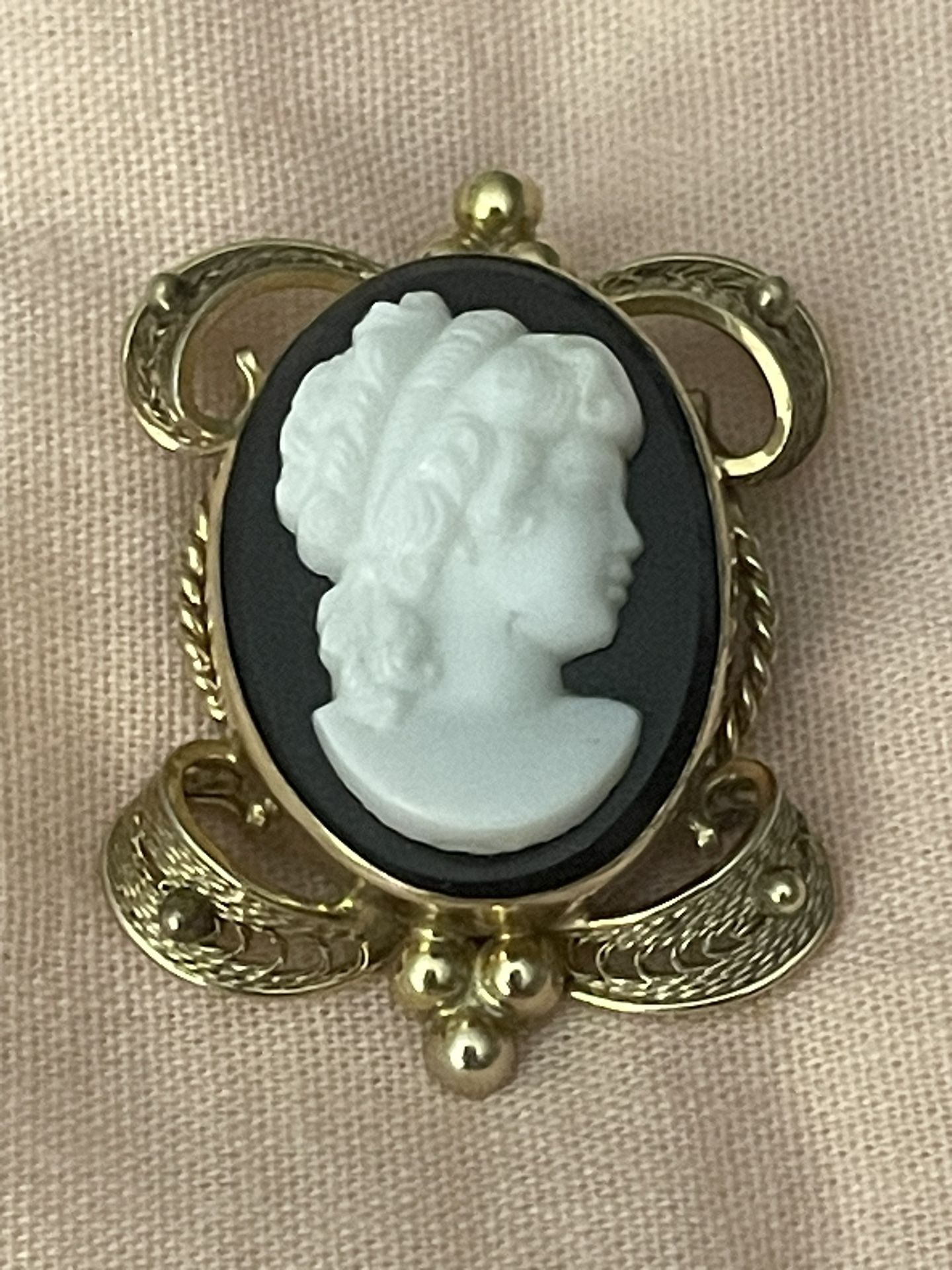 Vintage Brooch /pendant