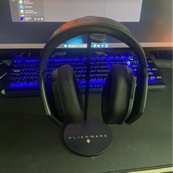 Alienware Wireless Headset AW988 With Stand