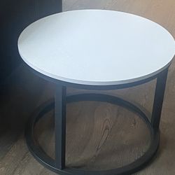 Modern Side/End/Coffee Table With The White Round Top 20" In Diameter And Matte Black Metal Base H15"