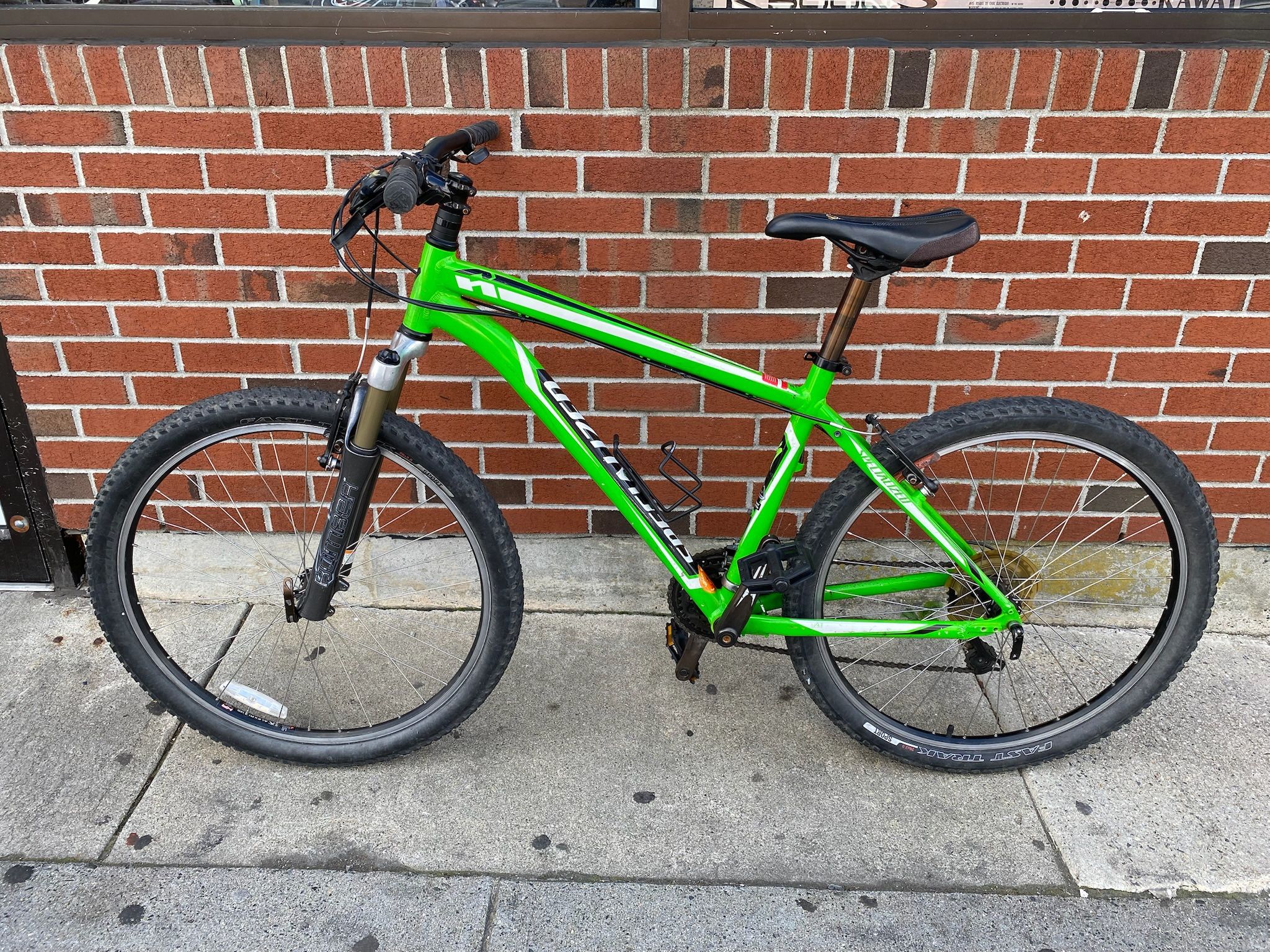 SPECIALIZED HARDROCK MOUNTAIN BIKE 26" WHEELS 17.5" FRAME