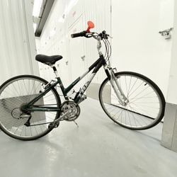 Comfortable Hybrid Trek Bike - Great Condition (15")