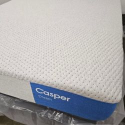 LIKE NEW! Casper Dream Queen Mattress - Delivery Available