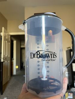 Breastmilk/formula pitcher 