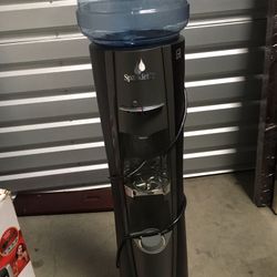 Water dispenser cooler/heater