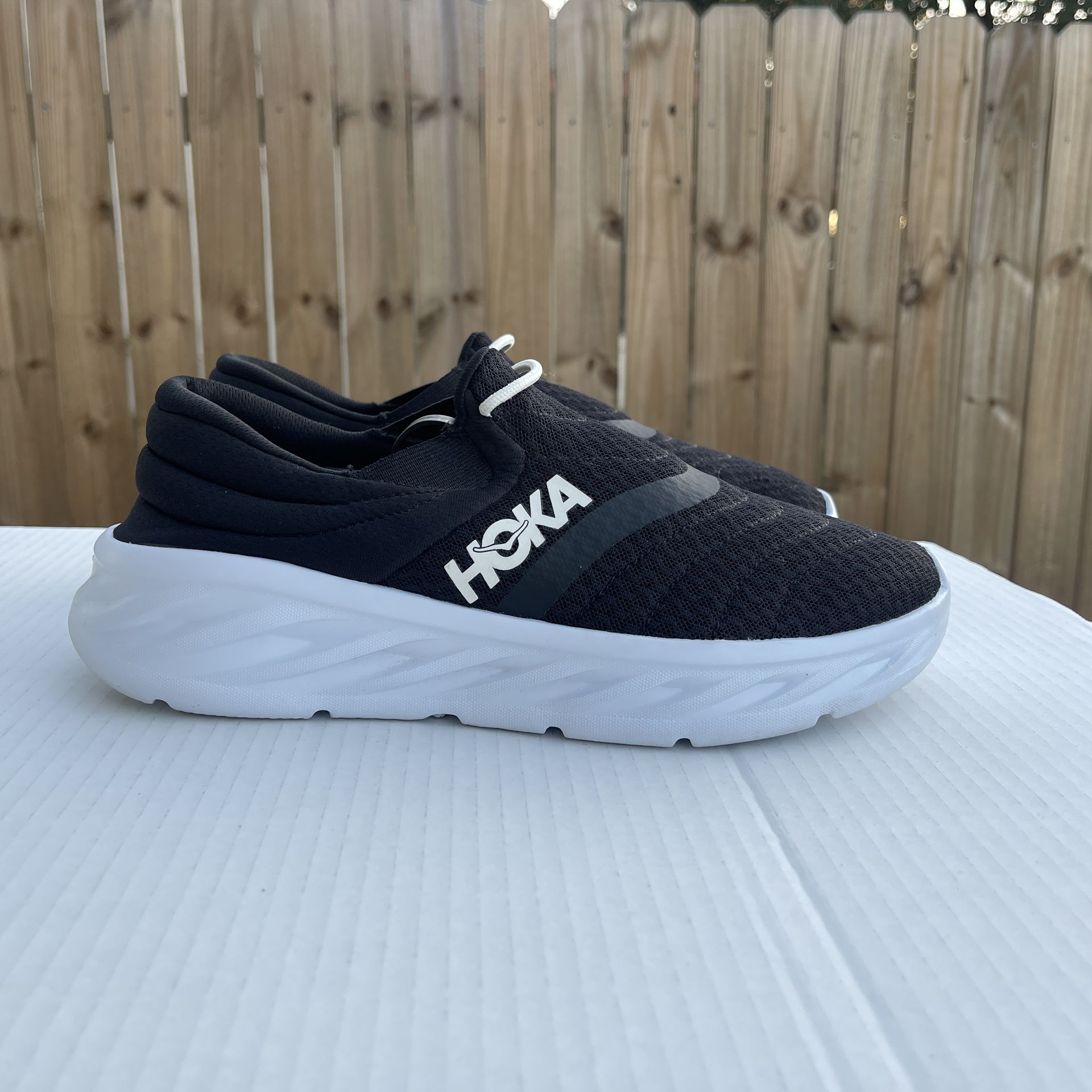 Hoka One One Ora Recovery 2 Black White Women’s size 9