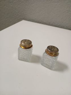 Press glass salt & Pepper travel shaker