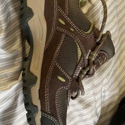 New LL Bean Women’s Hiking Boots/ Shoes Size 6.5 W