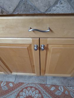 Cabinet Pulls N Knobs 