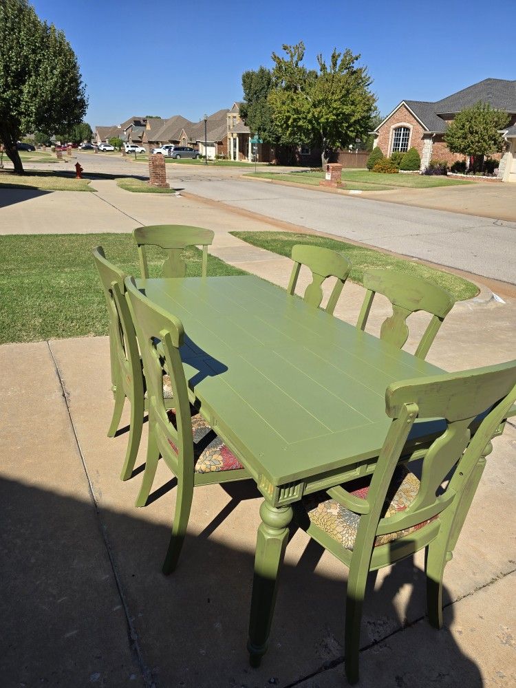 Dining Table With Leaf And 6 Chairs