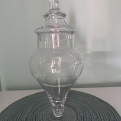 Glass vase with lid