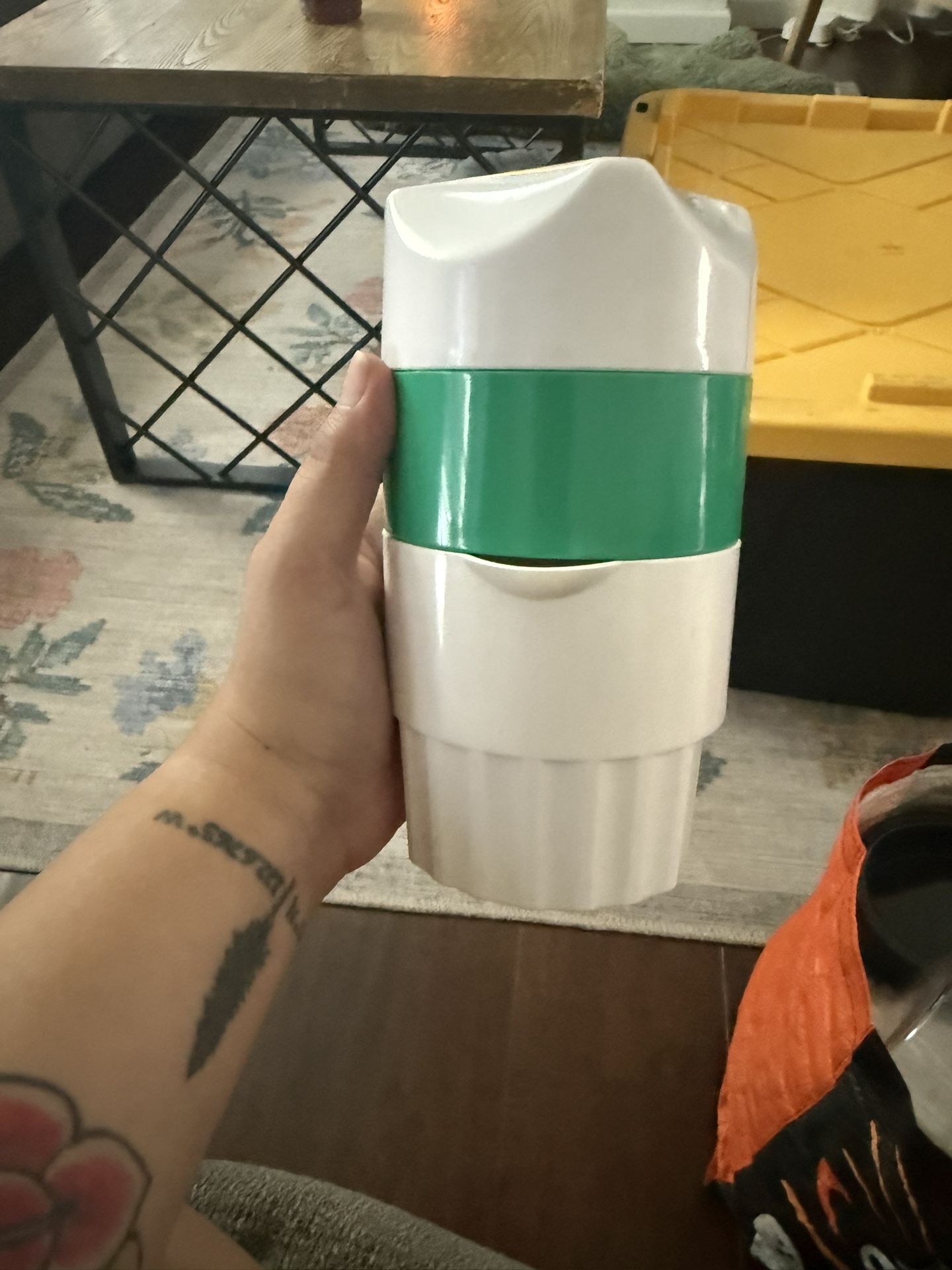 Free Items / Gratis Candle Holder , 2T Shirt