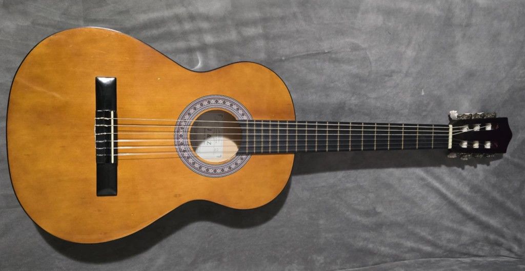 GUITARRA ACOUSTICA TAMAÑO 3/4 $39