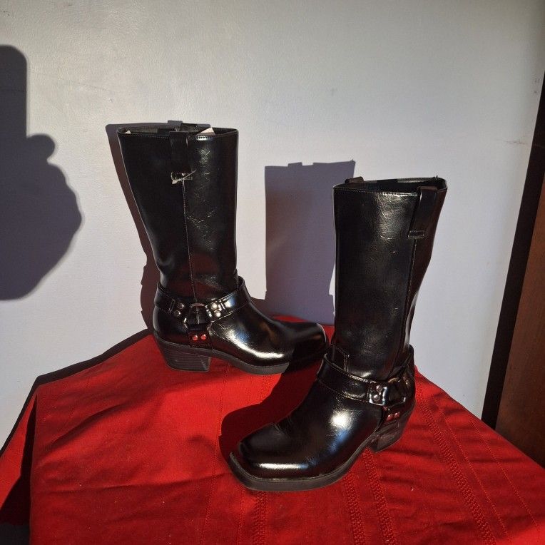 Women’s Boots...NEW