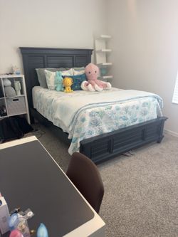 Queen Bedroom Set
