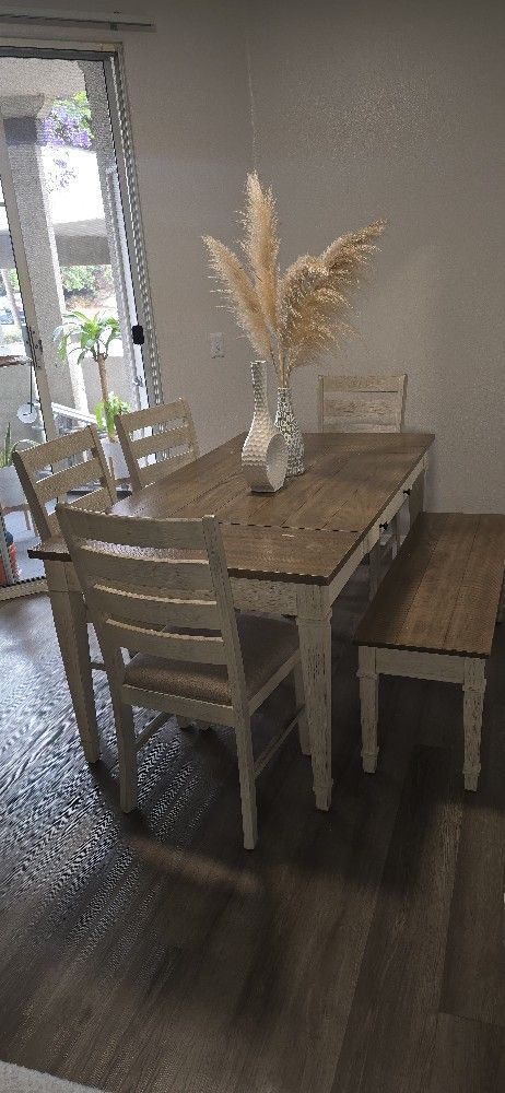 Dinning Table Set With Stores.