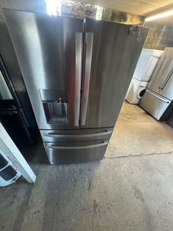 French Door Refrigerator with Water Dispenser