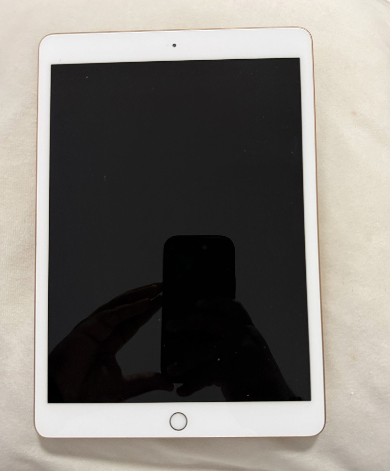 8th Gen iPad(32gb)Rose Gold