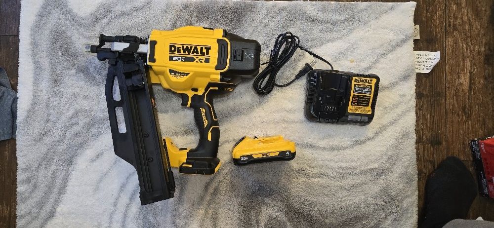 DEWALT
20-Volt 21° Cordless Framing Nailer Kit with 4.0 Ah Lithium-Ion Battery and Charger