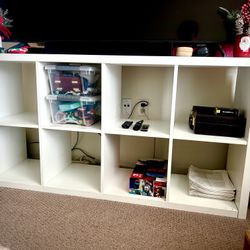 White 8-Cube Storage Shelf / TV Stand