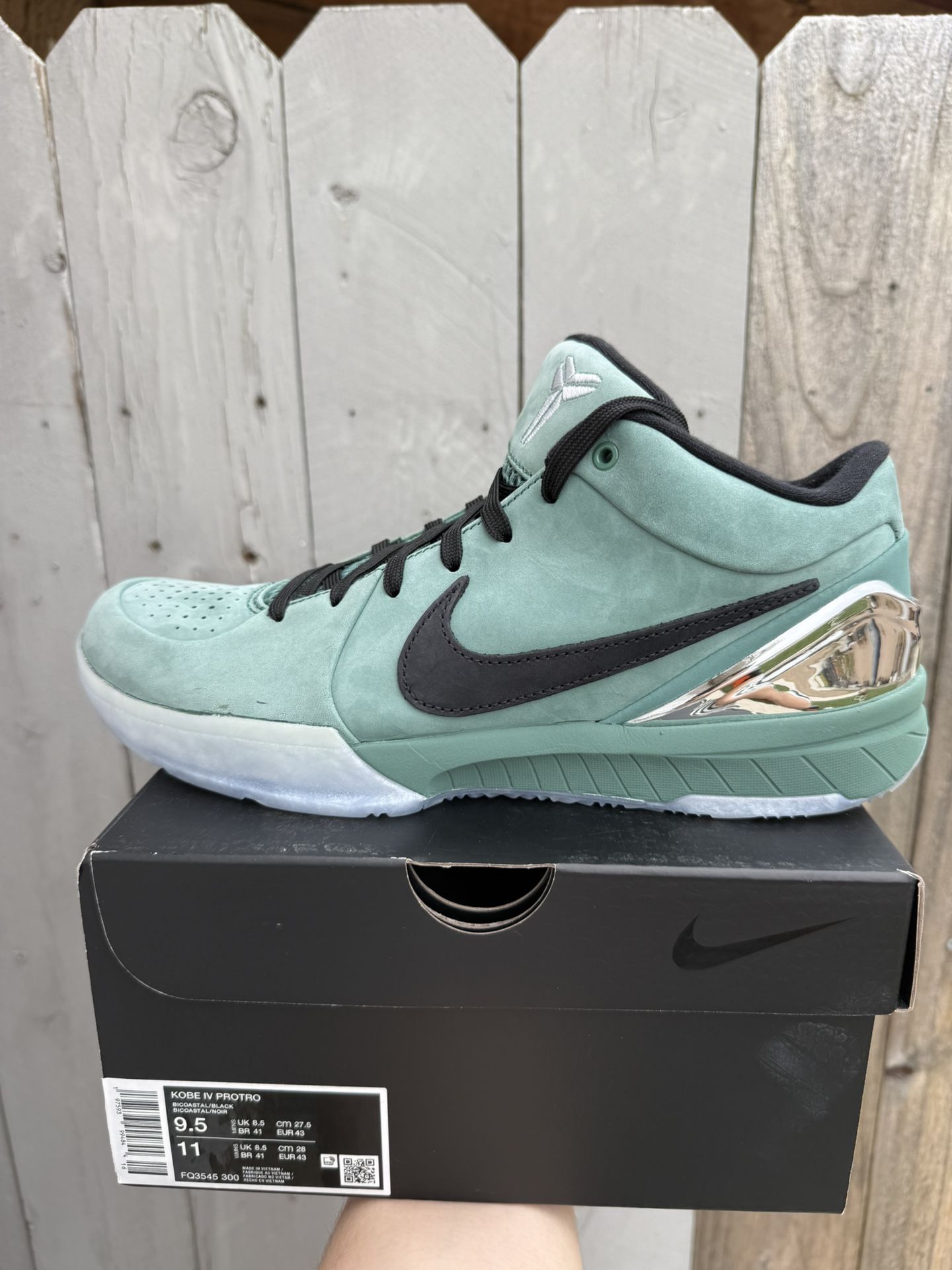 Kobe 4 Girl Dad Men Size 9.5