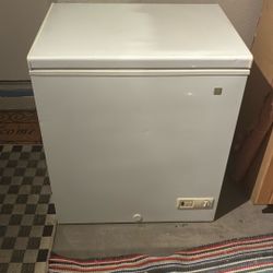  GE 5 cu ft Chest Freezer 