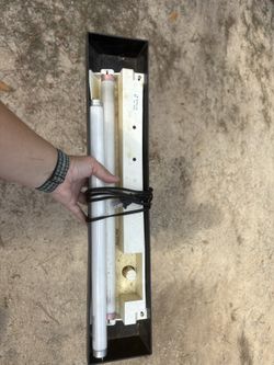 Aquarium Light With Extra Bulb 