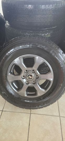 OEM Ford Bronco Wheels & Tires
Size: 255/75R17