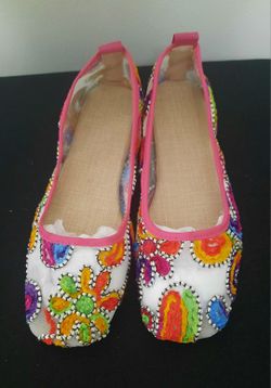 Wonen shoes. Colorful slip-on Flats. Size 8.5