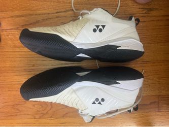 Yonex tennis shoes size 12