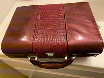 Makeup holder with mirror