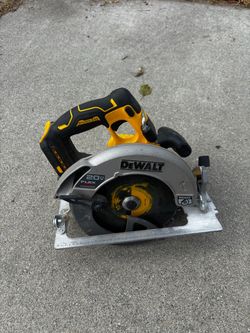 Dewalt saw