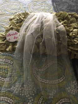 Veil and bride to be button