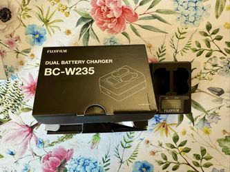 FUJIFILM BC-W235 Dual Battery Charger