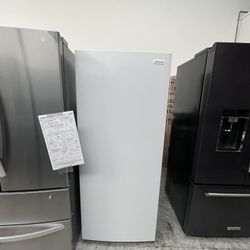 NEW UPRIGHT FREEZER