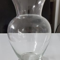 Clear Glass Flower Vase.  $5