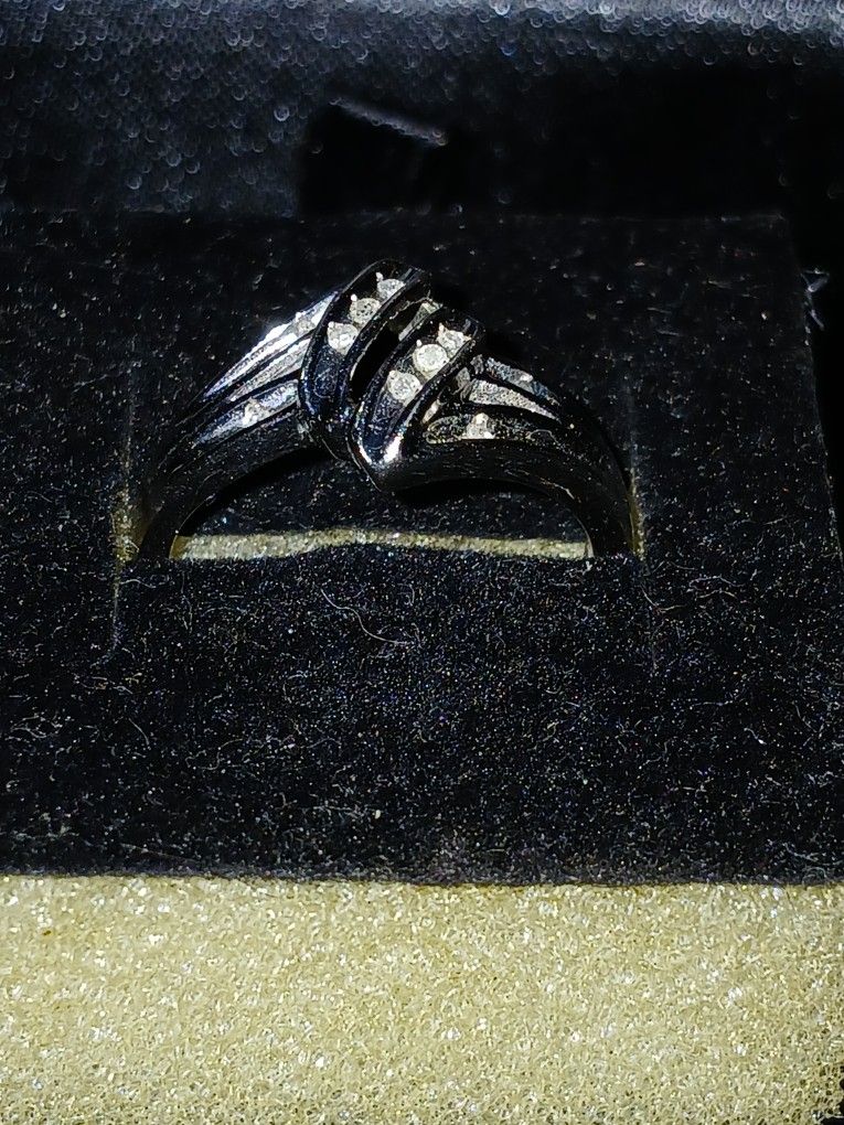 10k White Gold Diamond Ring