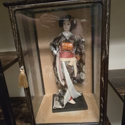 Vintage Japanese Geisha Doll In Glass Case