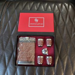 Stainless Steel Hip Flask with Funnel & 4 Glass 