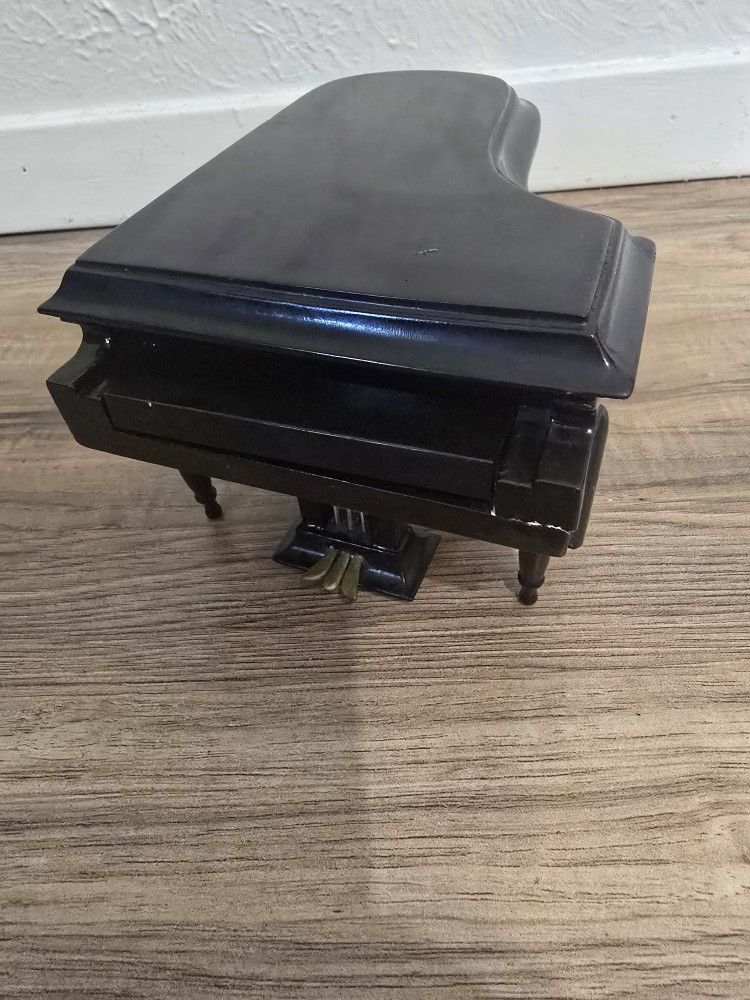 Mini Grand Piano Decor – Black Wood w/ Detailed Keys & Strings