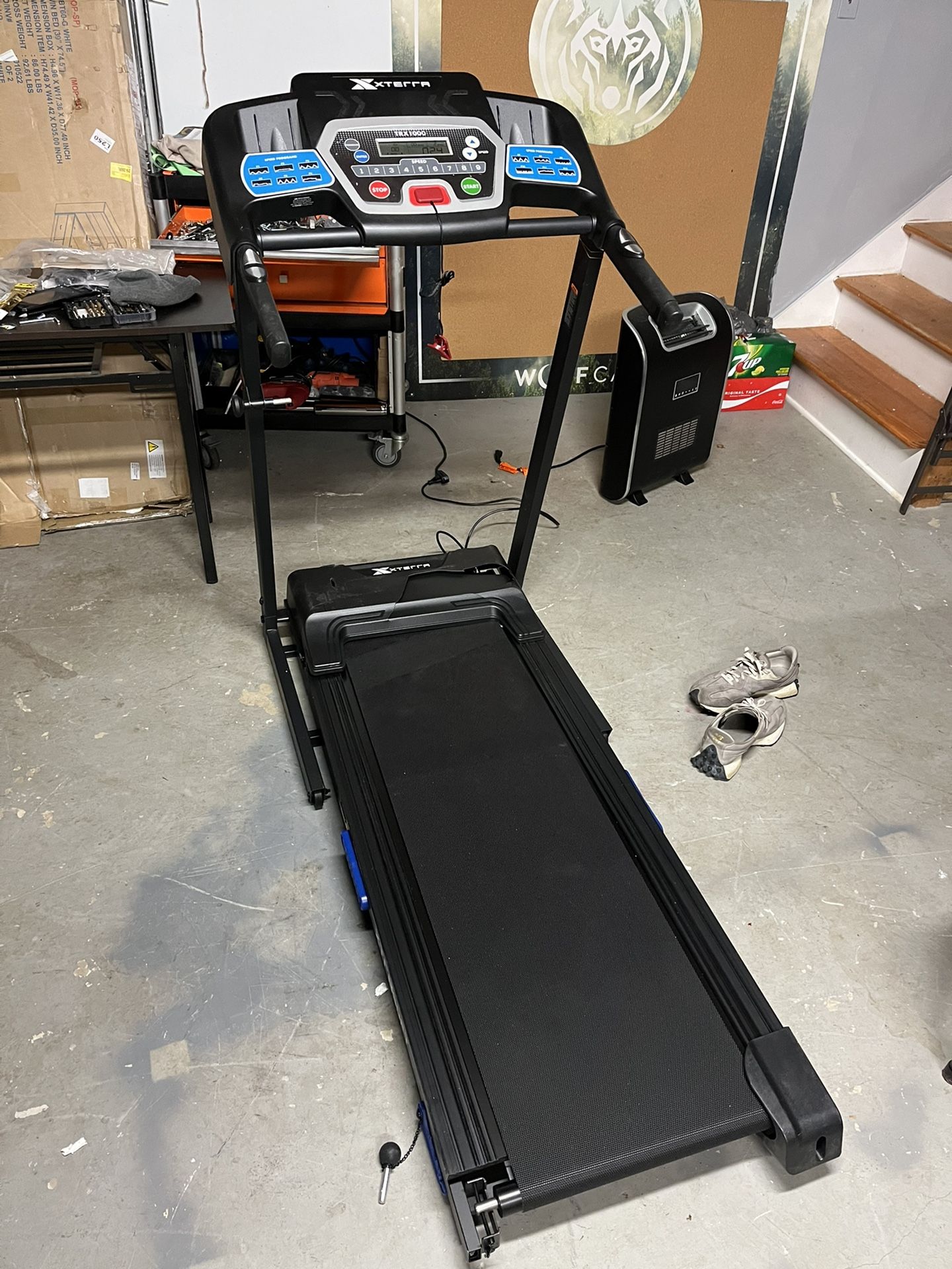 Xterra TRX1000 Treadmill (cover Plate Cracked) Works Great BRAND NEW OUT BOX