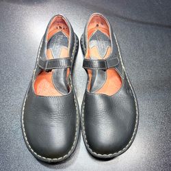 Born women's black leather Mary Jane shoes Size 8 natural boho soft flats