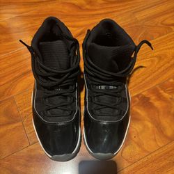 jordan 11’s Black & Concord White