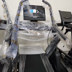 FULLERTON - 2025 Model Nordictrack X24 - 40% incline  12mph max speed - 2300$